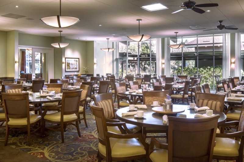  dining room, lots of tables