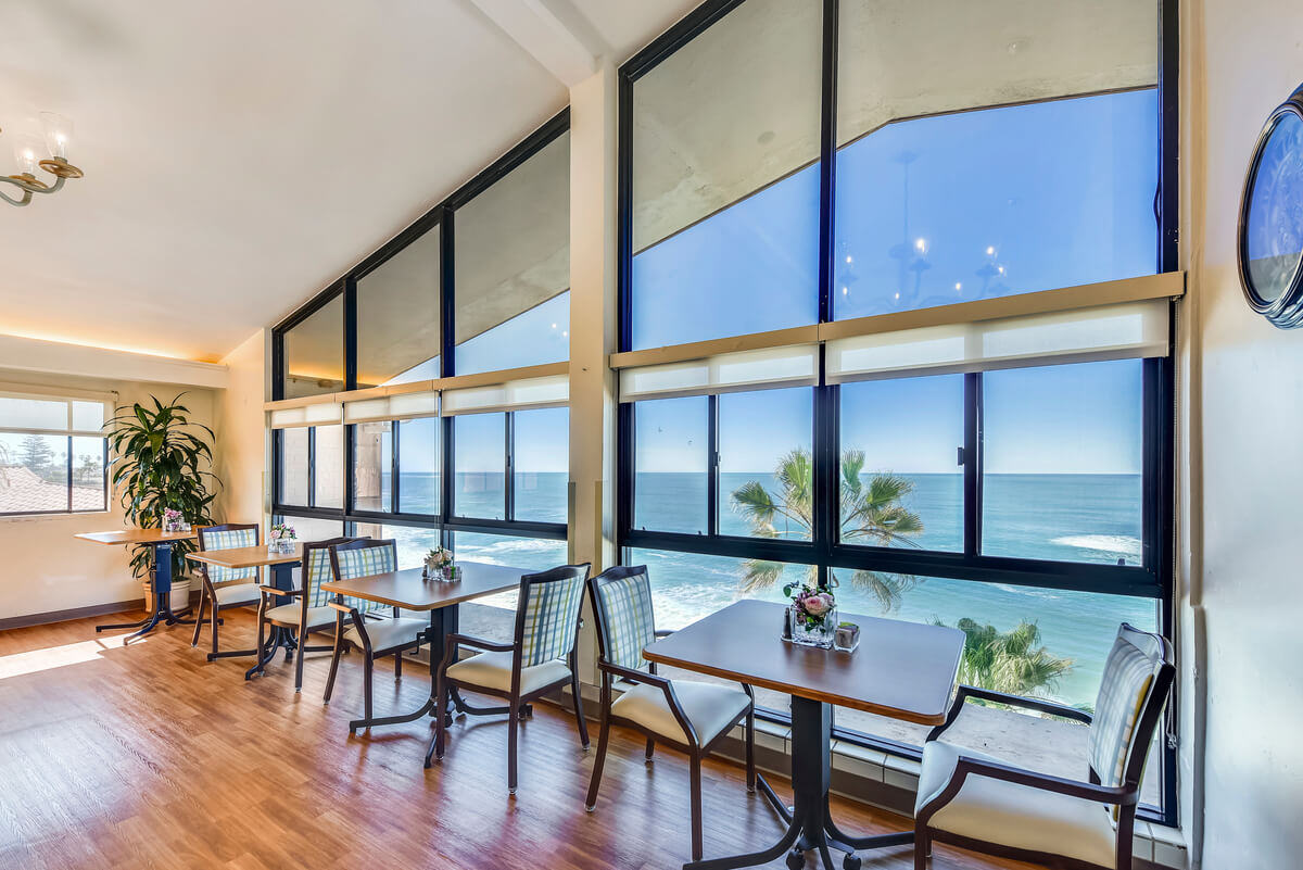 Dinning room with ocean view 