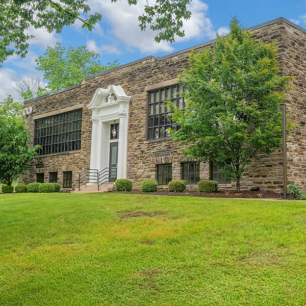 Front entrance of Spring Mill Pointe building