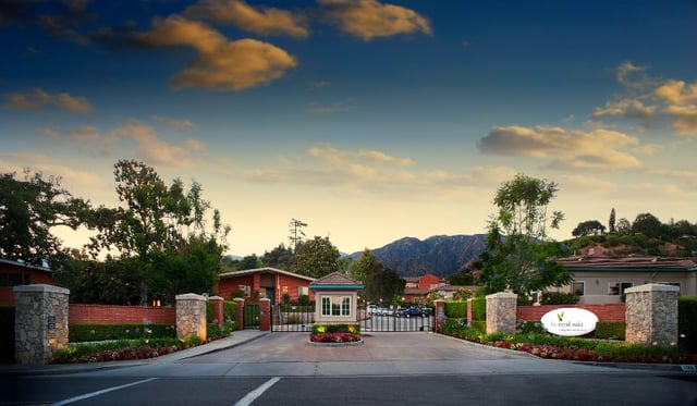 Entrance to Royal Oaks housing community