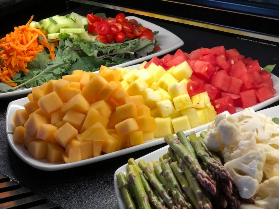 image of sample appetizer tray with fruits and vegetables
