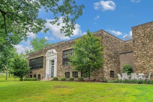 Exterior of Spring Mill Pointe building
