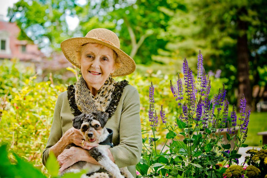 the mansion at rosemont Glenda and Dog