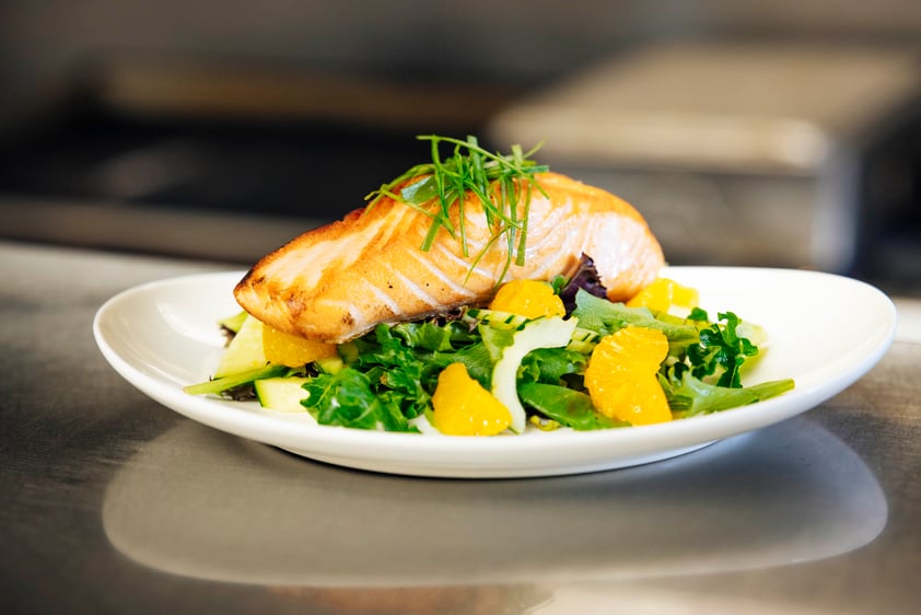 Plkate with salmon and vegatables