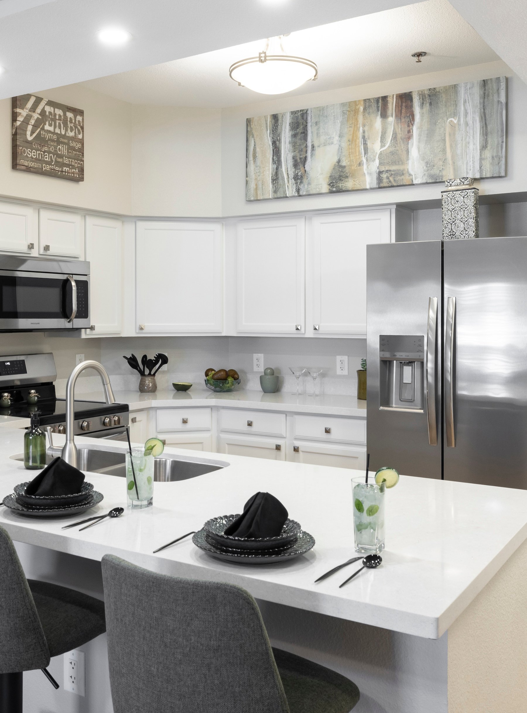 White residence kitchen with modern finishes