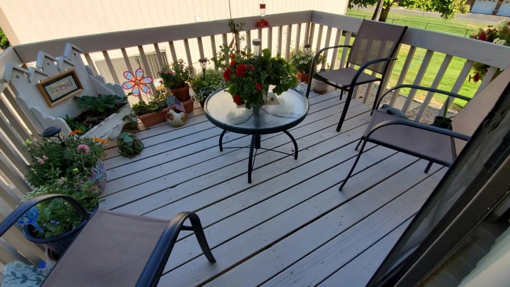 Apartment outdoor deck