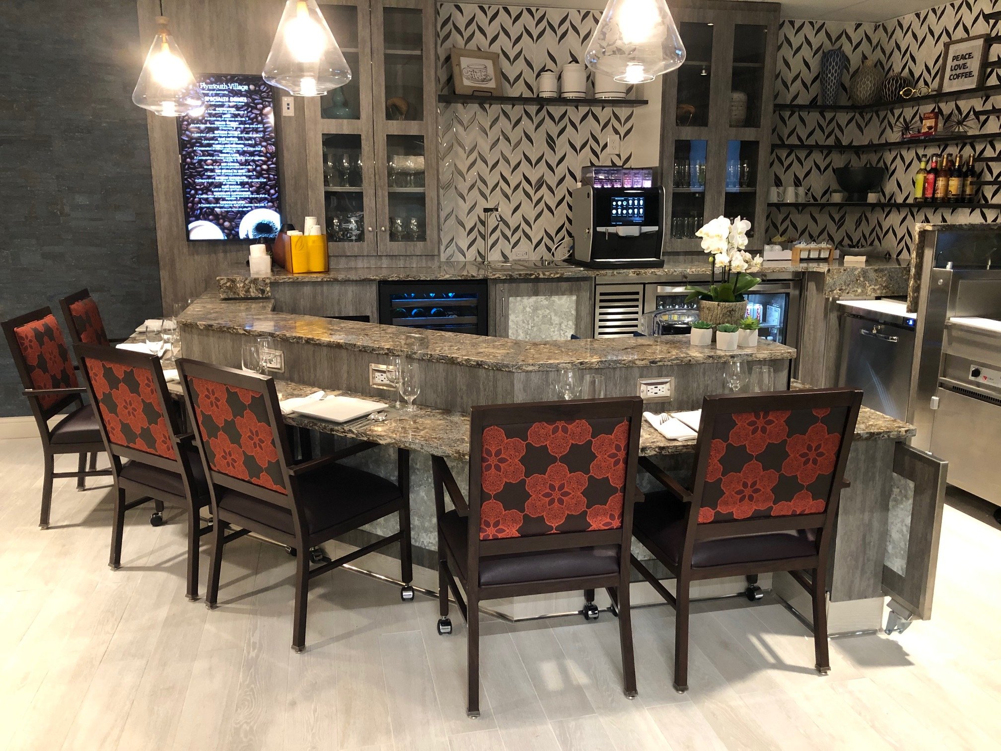 Breakfast bar with six seats
