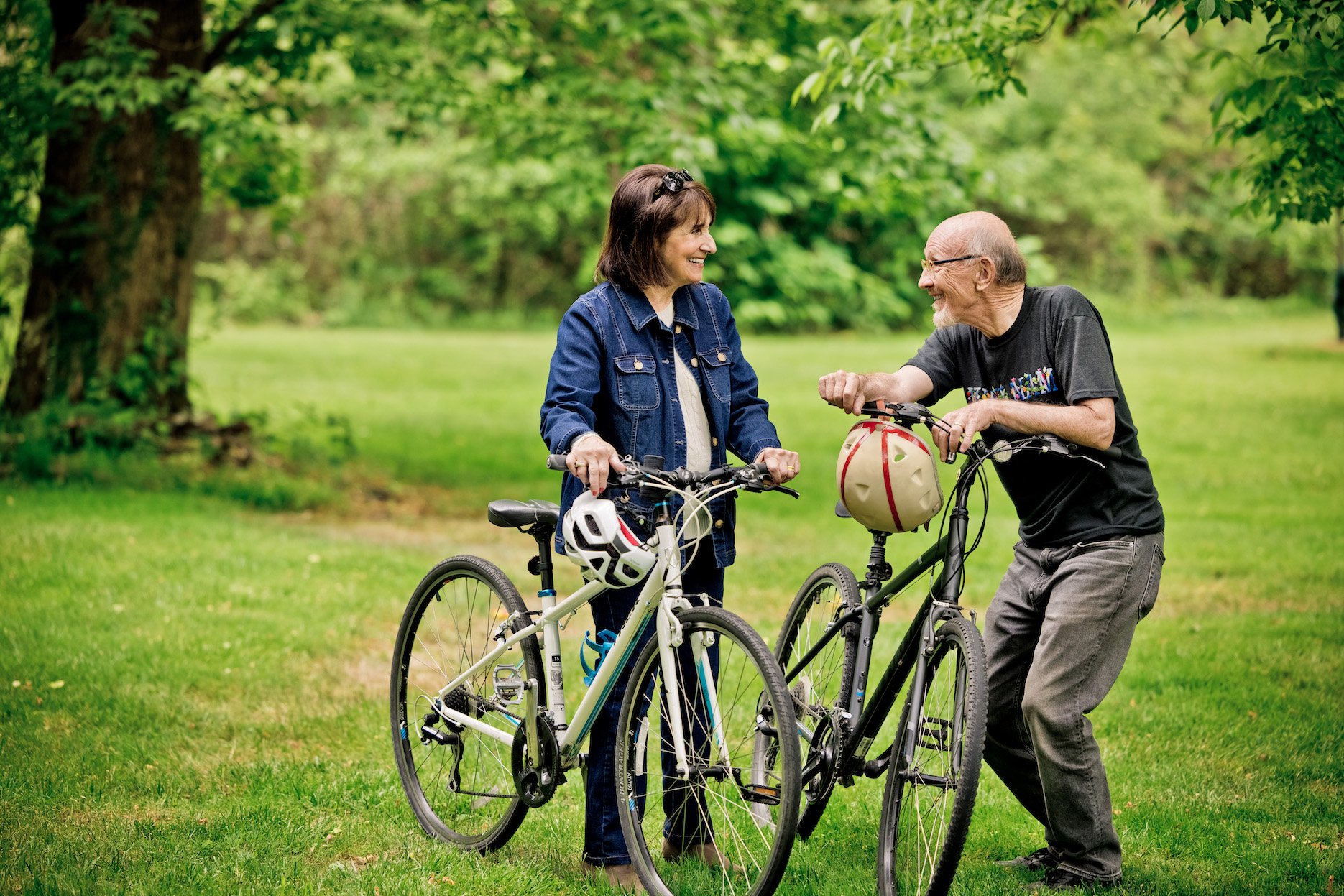 couple with bikes