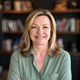 Headshot of Robbi Hogan