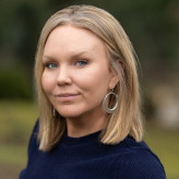 Elizabeth Ulloa headshot