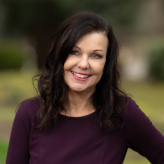 Roberta Carlson headshot