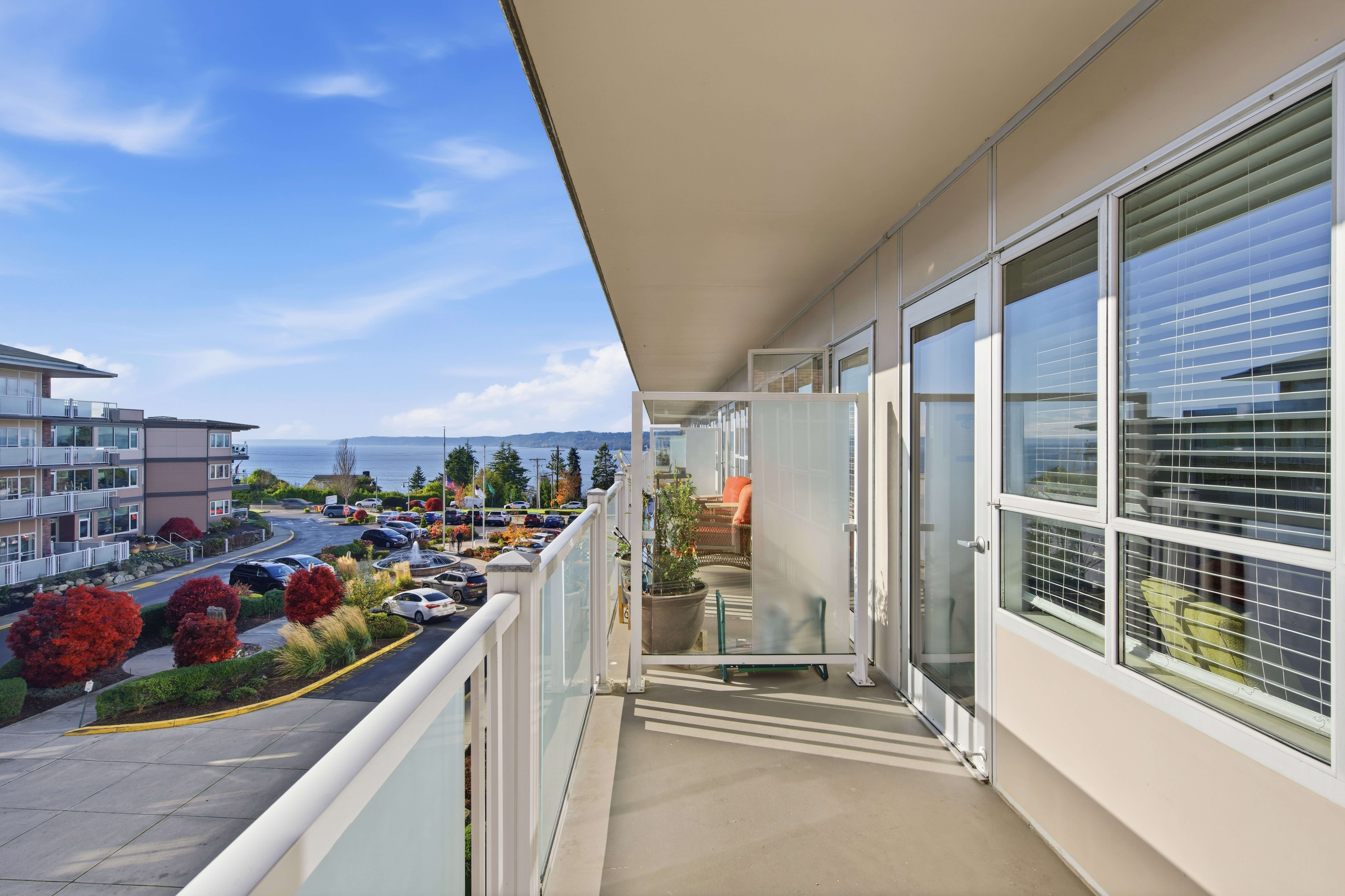 01_23600_Marine_View_Dr_S_Des_Moines_WA_98198_USA-Exterior-01_23600_Marine_View_Dr_S_Des_Moines_WA_98198_USA-Exterior-DSC_5045 (1)