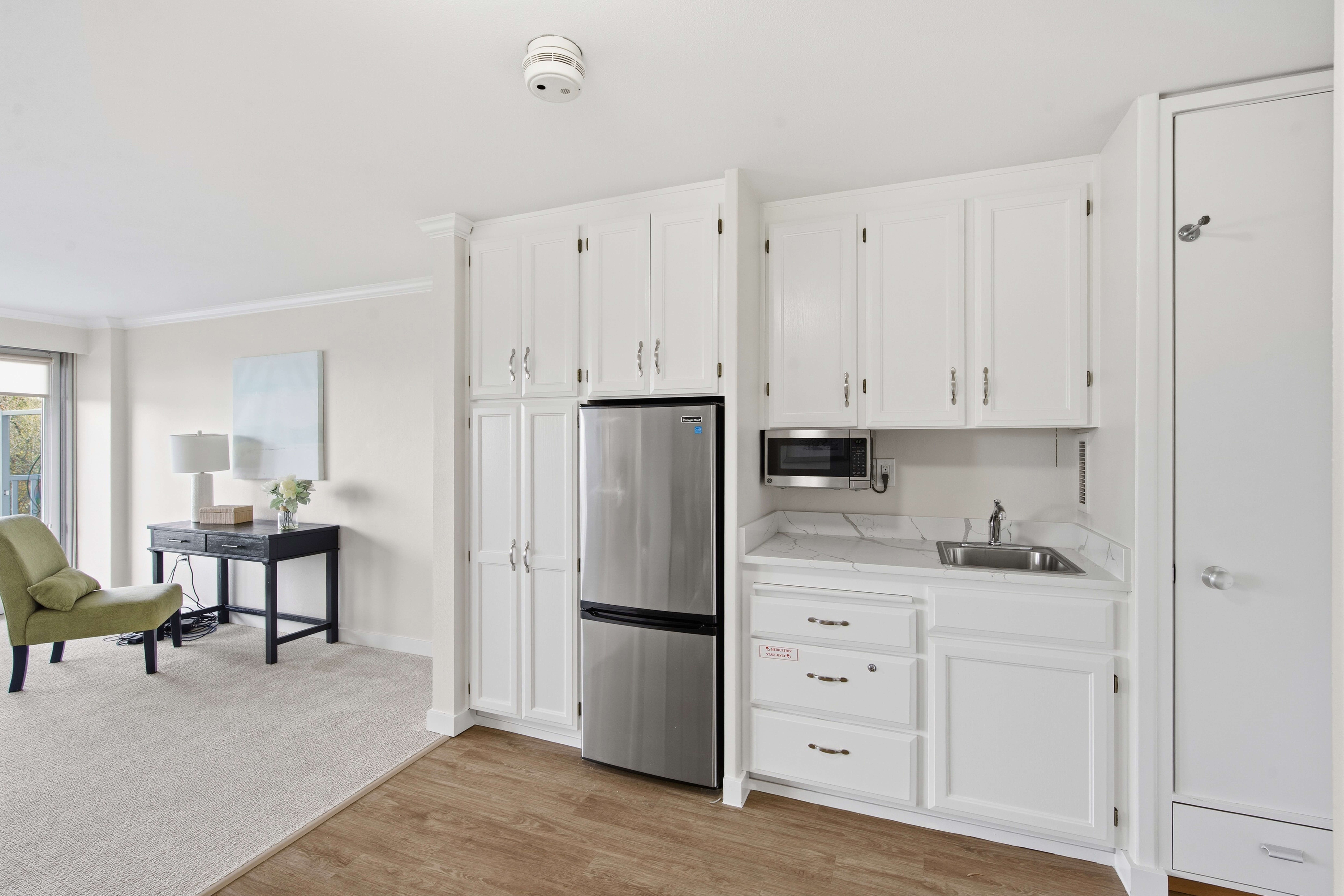 03_23600_Marine_View_Dr_S_Des_Moines_WA_98198_USA-Kitchen-DSC_5445_20Randolph_20Macbride (1)