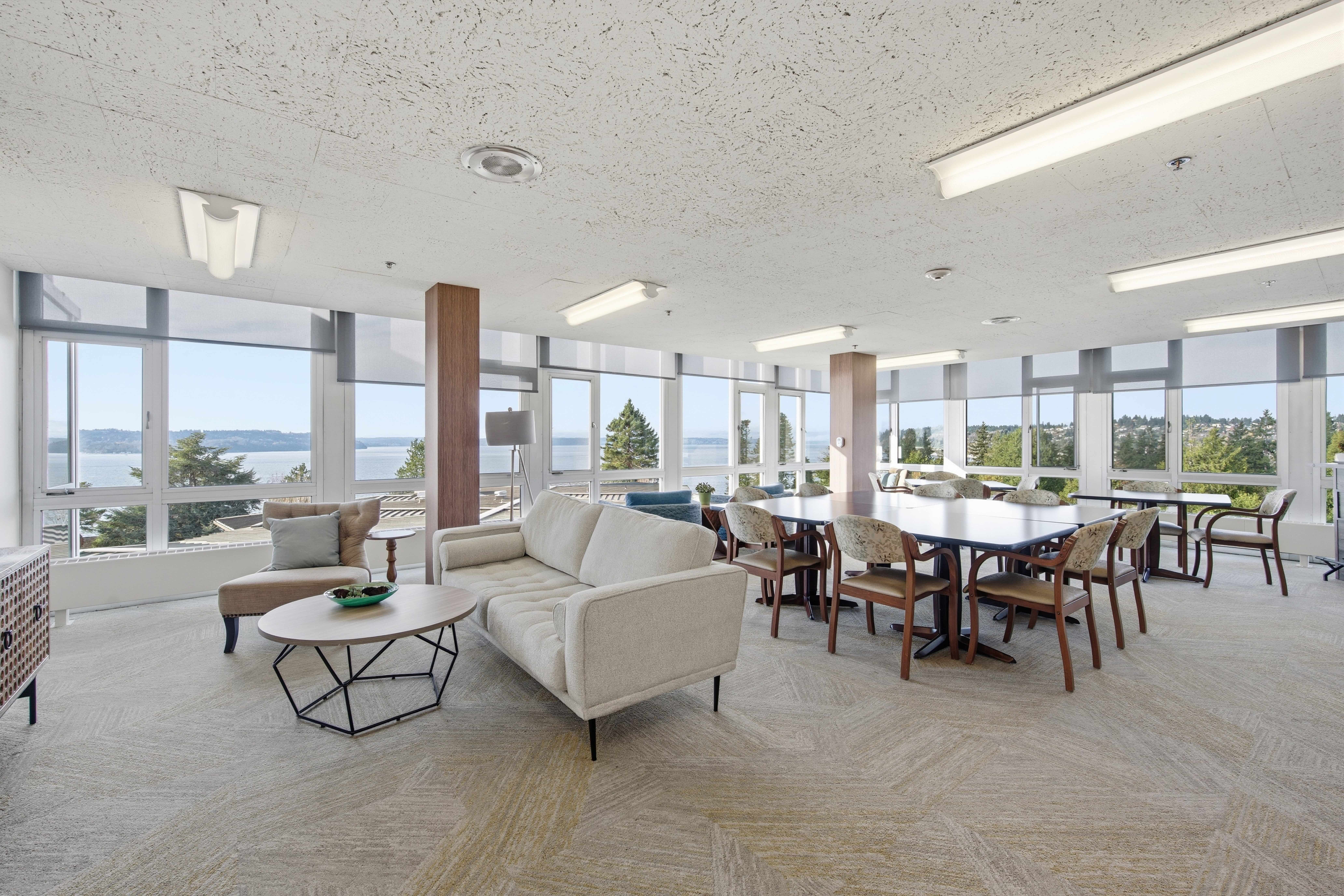 07_23600_Marine_View_Dr_S_Des_Moines_WA_98198_USA-Foyer-07_23600_Marine_View_Dr_S_Des_Moines_WA_98198_USA-Foyer-DSC_5244 (1)