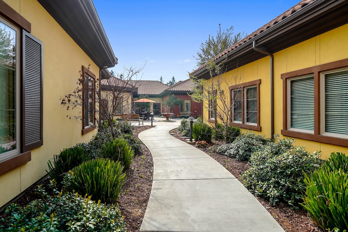 Walking path to courtyard at The Terraces at San Joaquin Gardens