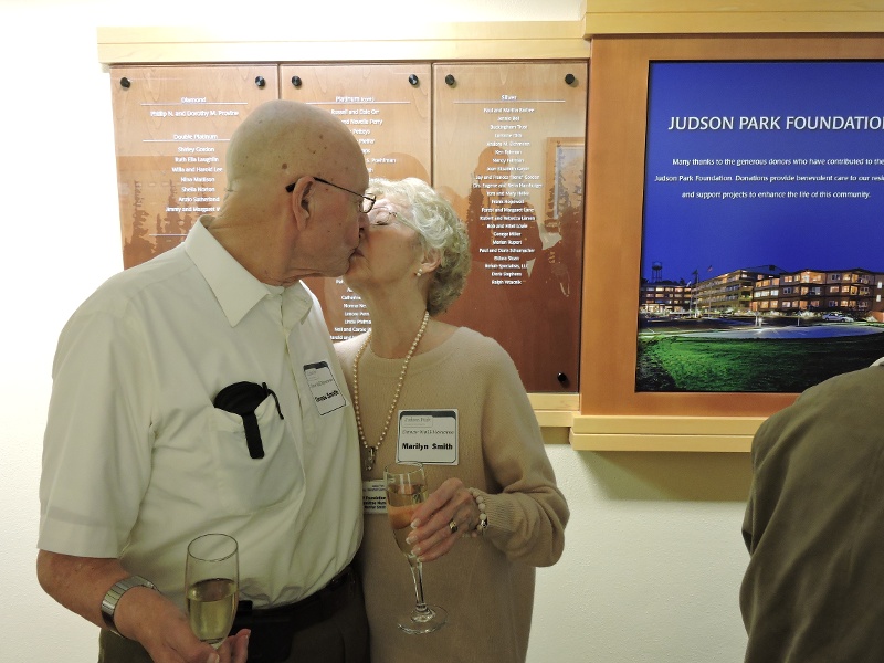 A couple kissing at a Judson Park Foundation event.