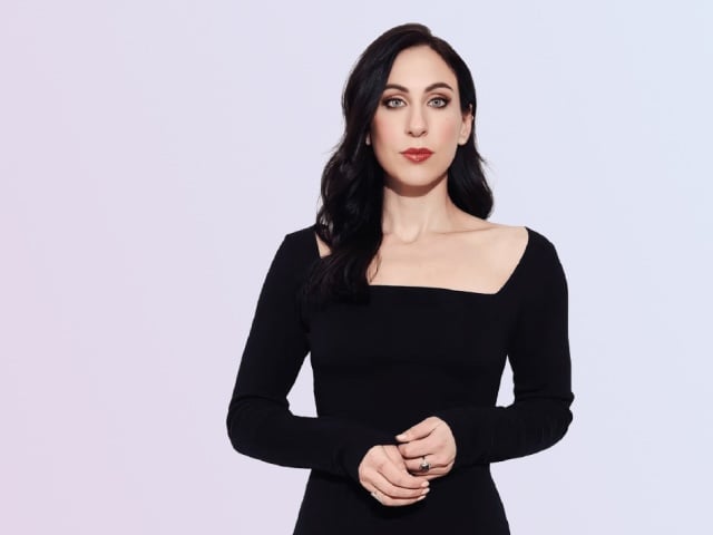internationally acclaimed opera singer Elizabeth Sutphen on a pink and purple gradient background.